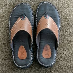 Lee cooper slippers - Size 8 (US)